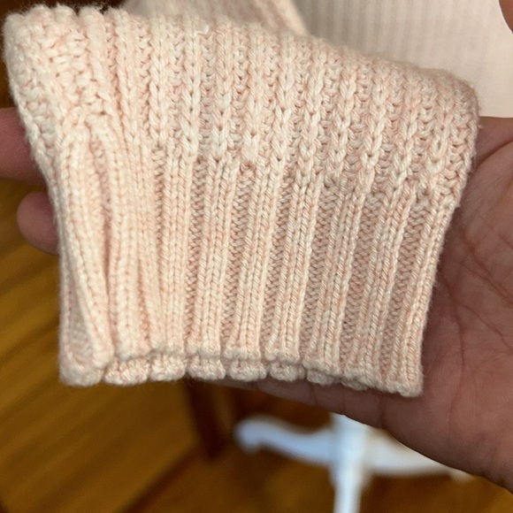 SO Heritage V-Neck Light Pink Sweater Size Medium - Picture 5 of 8